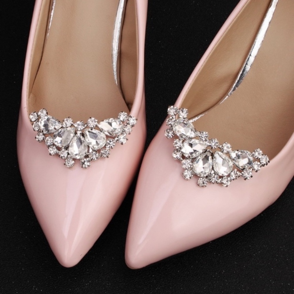 NWT Beautiful V Shaped White Rhinestones Shoe Jewels Shoe Clips with Box!